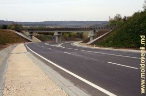 Новый железнодорожный мост на сорокской трассе, октябрь 2014 г.