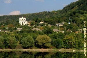 Vedere peste Nistru şi centrul satului Raşcov