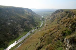Valea rîului Draghişte din defileul
