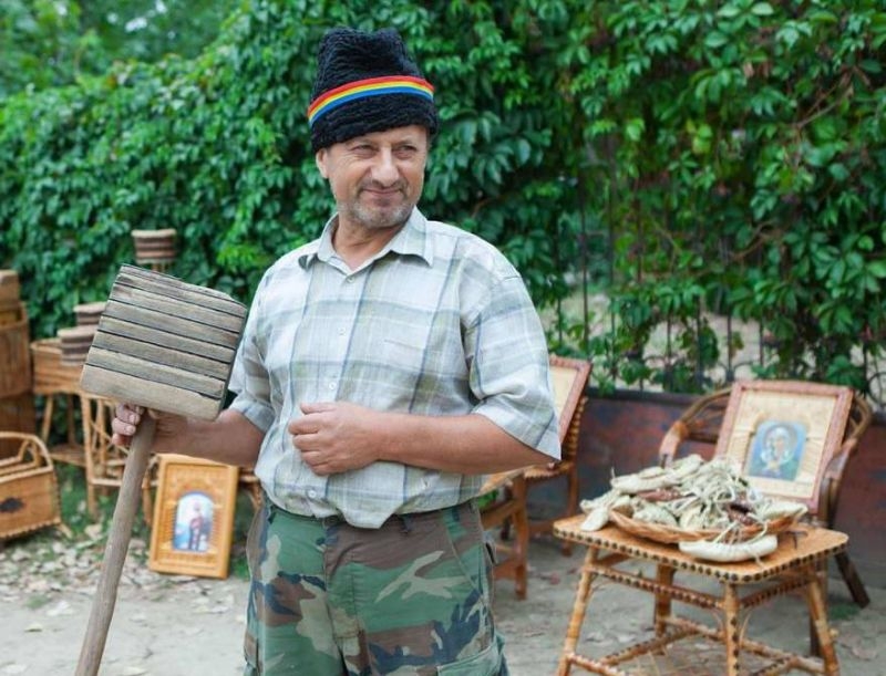 Constantin Olteanu - omul cu coșulețele la poartă (Foto, Video)