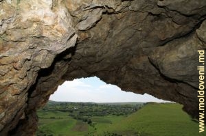 Вид на село Брынзены из пещеры