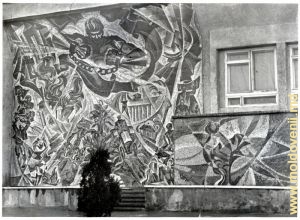 Мозаичное панно «Пробуждение» на фасаде Дома культуры в селе Мокра