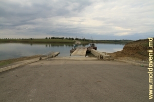 Паромная переправа на Костештском водохранилище, Рышкань