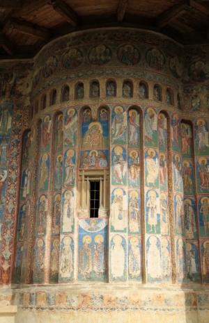 Фасад церкви монастыря Сучевица.