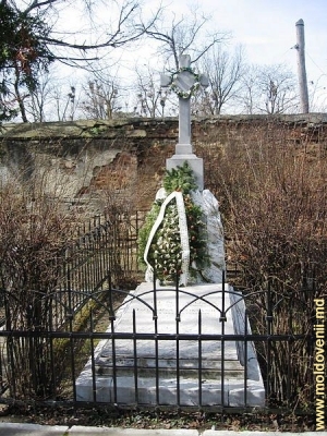 Mormîntul doamnei Elena Cuza