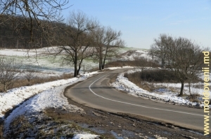 Drumul de lîngă staţia Bahmut, raionul Ungheni - iarna