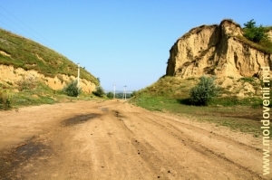 Drumurile şi rîpile deasupra satului Ţiganca, Cantemir