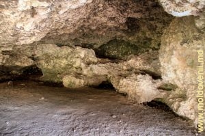 В глубине пещеры в Бутешть