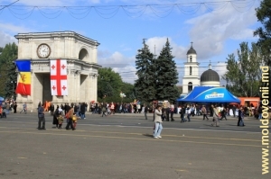 2011. Площадь Великого национального собрания в День города
