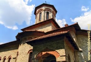 Biserica „Sfînta Treime” din s. Cuhureștii de Sus, r. Florești (proiectată de A. Șciusev)