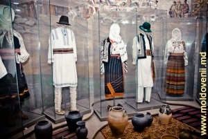 Costume tradiționale - bărbătesc și femeiesc