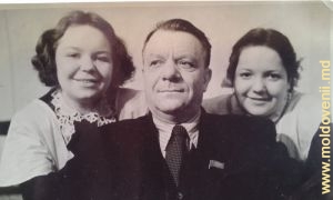 or. Chișinău, cu fiicele Nina și Nelli