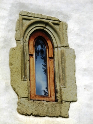 Ancadramentul de piatră a unei ferestre