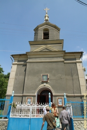 Biserica satului Domulgeni