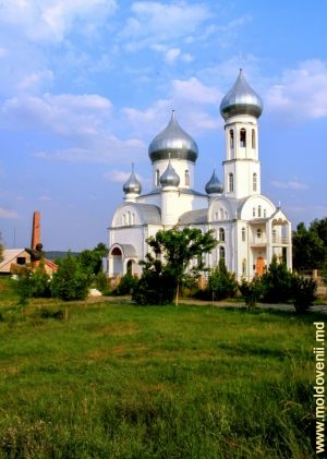 Церковь в селе Светлый, Комрат