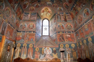 Интерьер церкви монастыря Молдовица. 