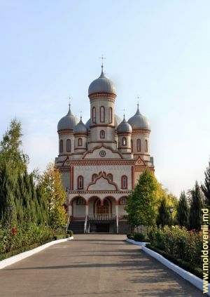 Catedrala „Adormirea Maicii Domnului” din or. Drochia